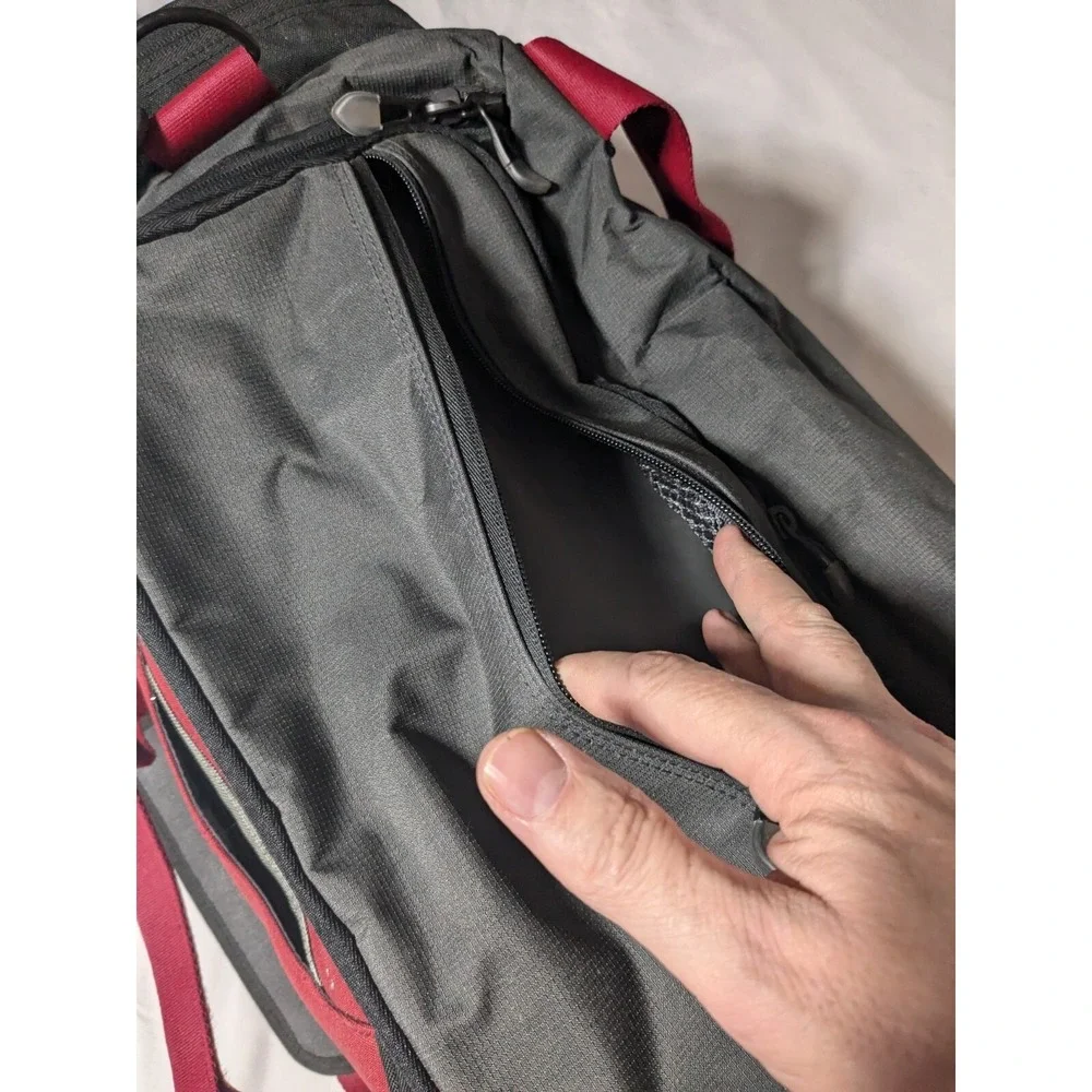 EDDIE BAUER Luggage Burgundy Black Canvas Travel Duffle Bag‎ EUC